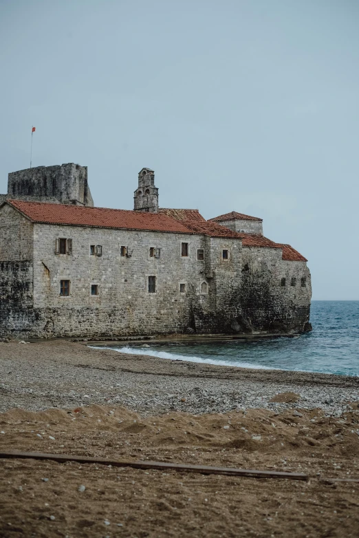 a very large building that is next to the ocean