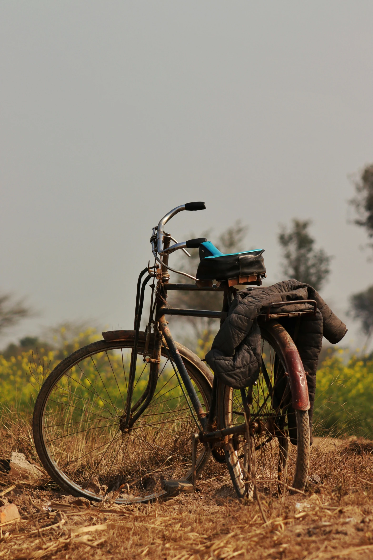 a bicycle is parked on the side of a hill