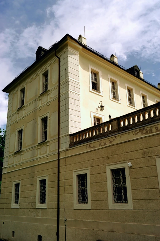 an old building has several windows and a sky background