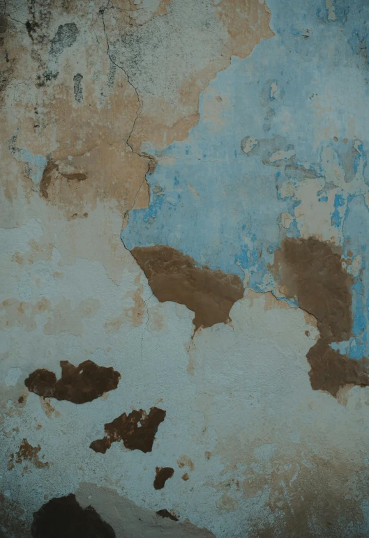 a blue and brown wall is shown with rust