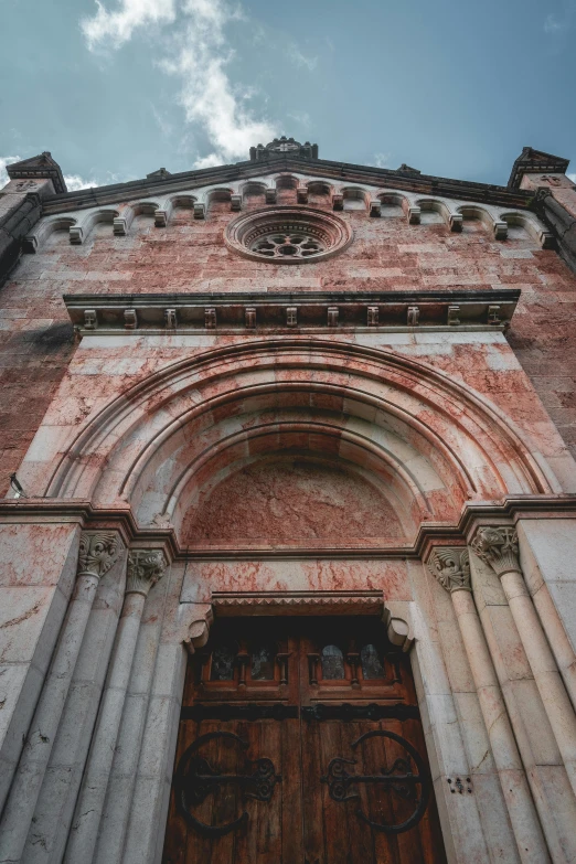 a tall building with many columns and arches