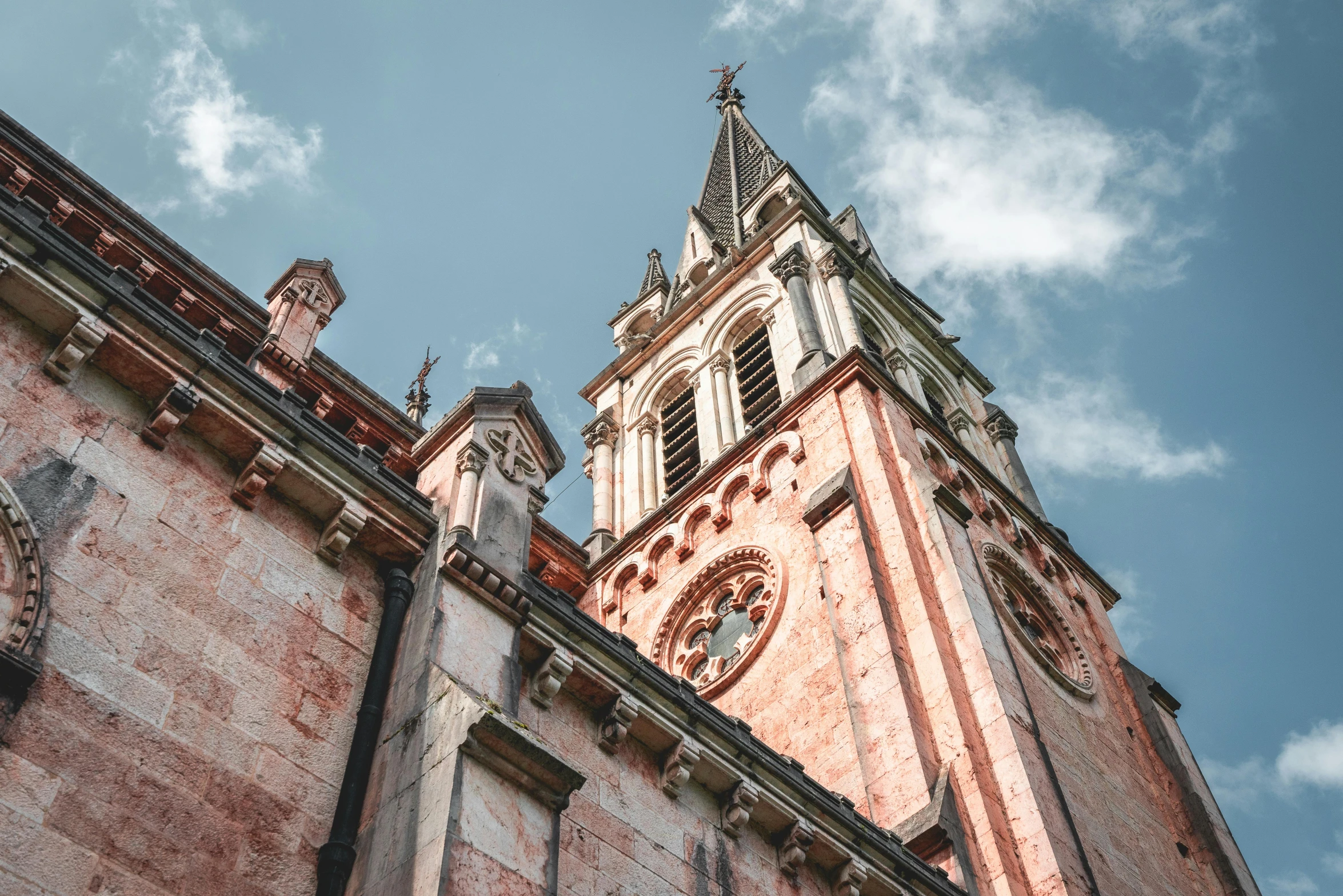 the tower of an old building is shown with a clock