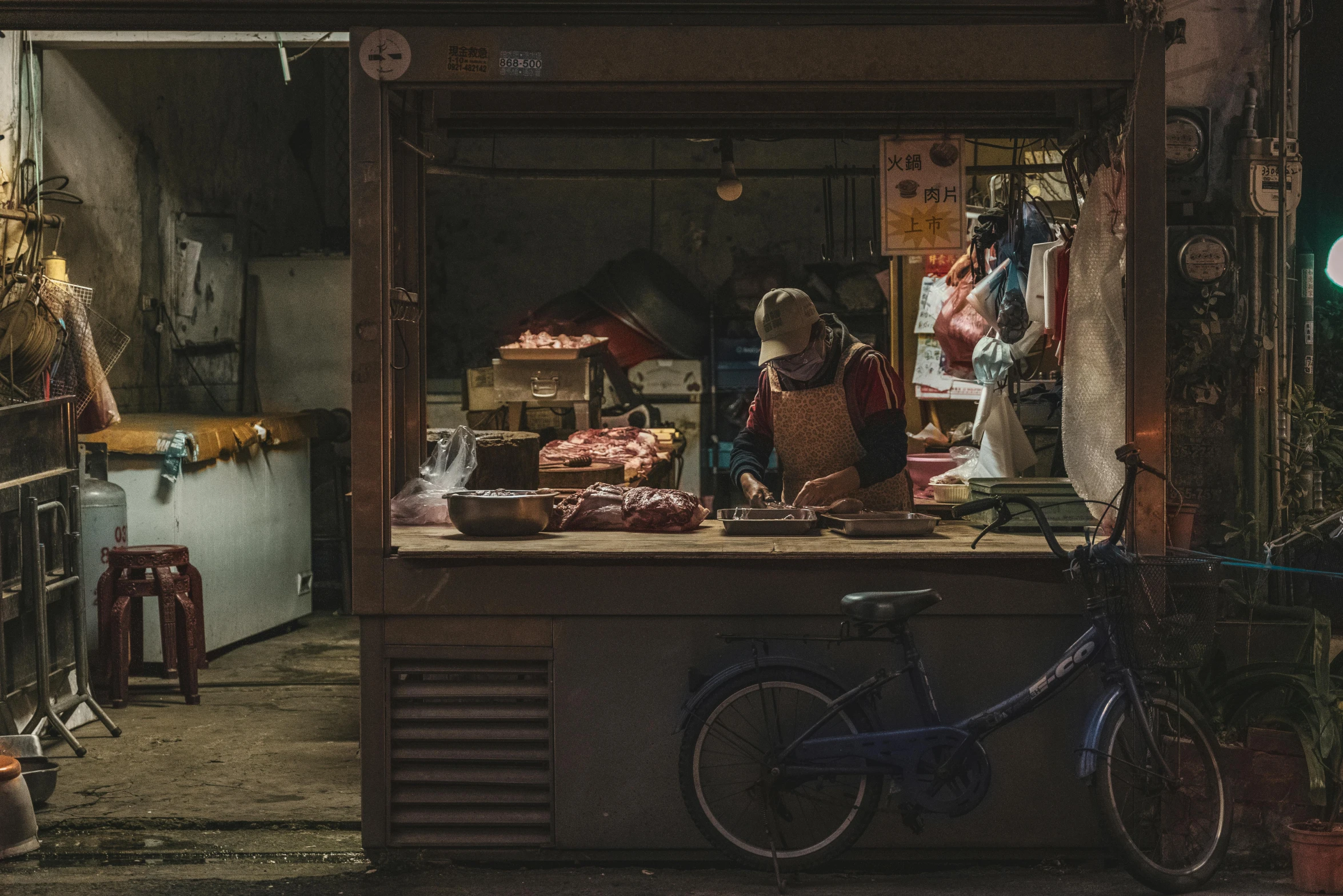 a bicycle is sitting outside of the storefront of a store