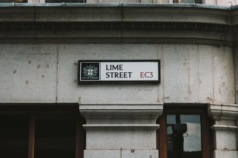 a black and white sign sitting on the side of a building