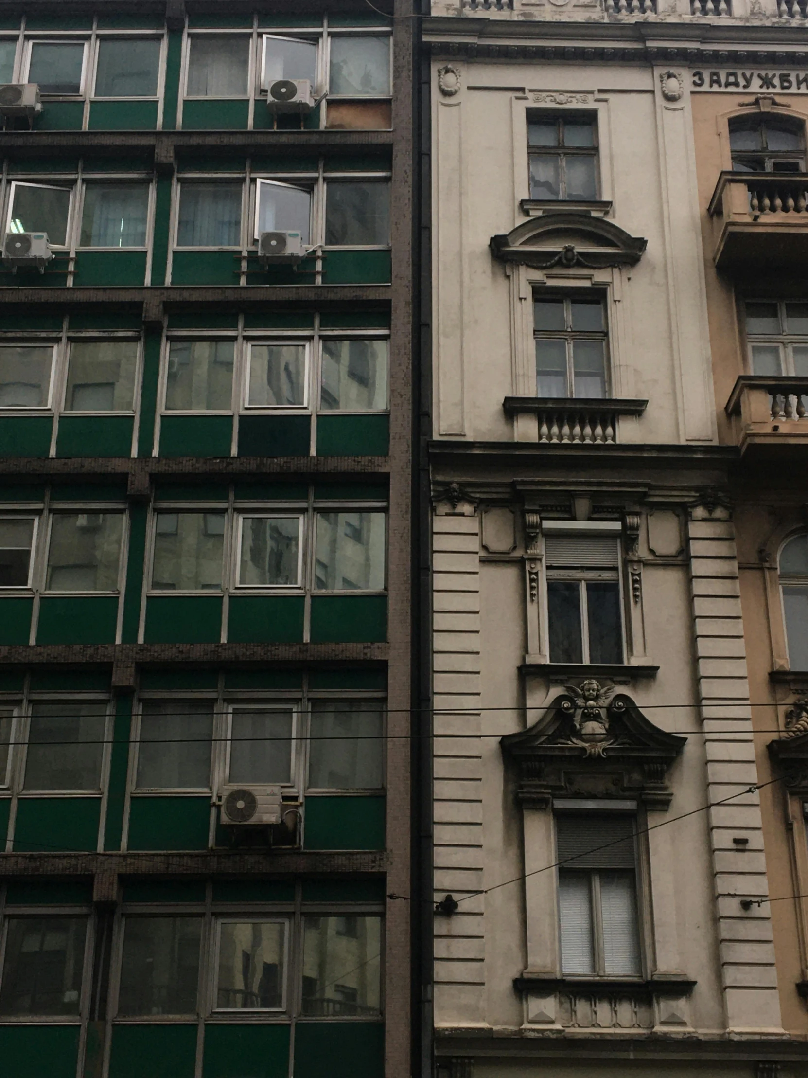 a side view of some old apartment buildings