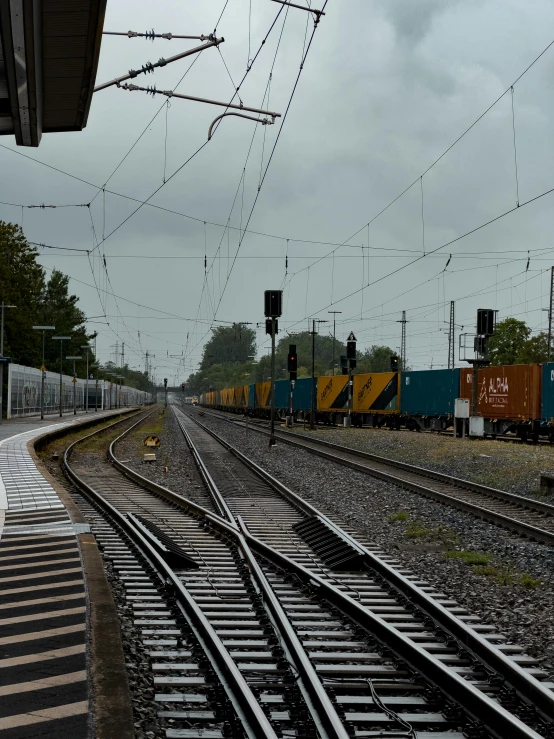 a set of train tracks that are going around a stop light