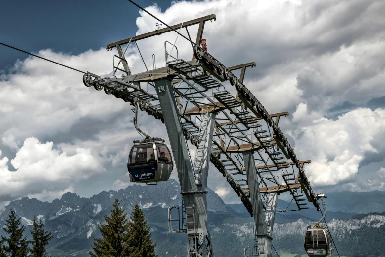 a chair lift with a cable attached to it