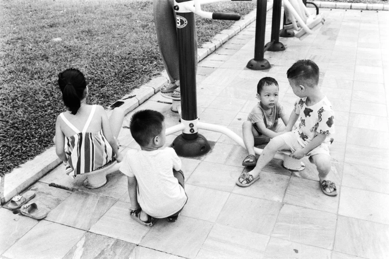 a bunch of small s sitting on the sidewalk