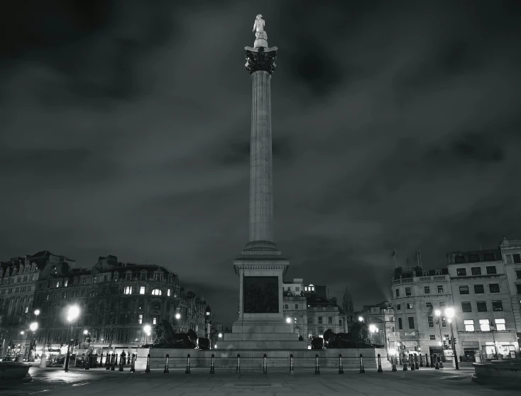 a very tall monument standing in the middle of a street