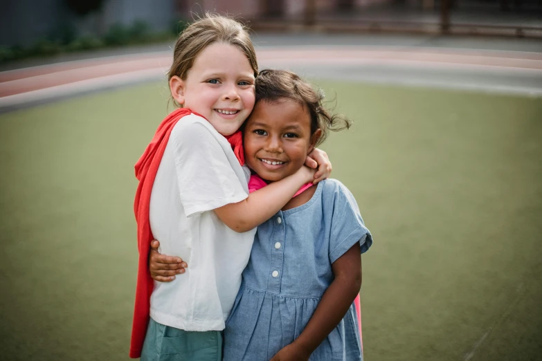 two s hugging on a tennis court