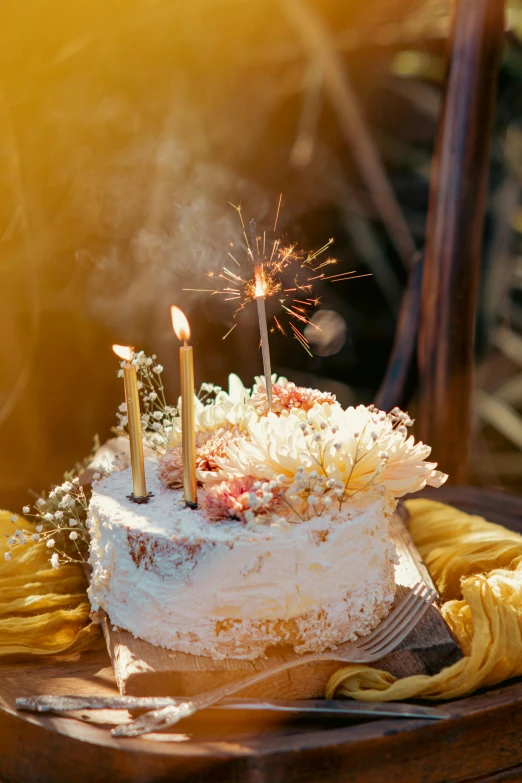 the cake is covered in white frosting with sparklers