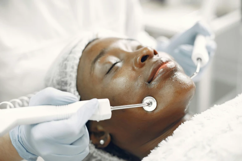 an african woman has botilacomation and is being vacciated