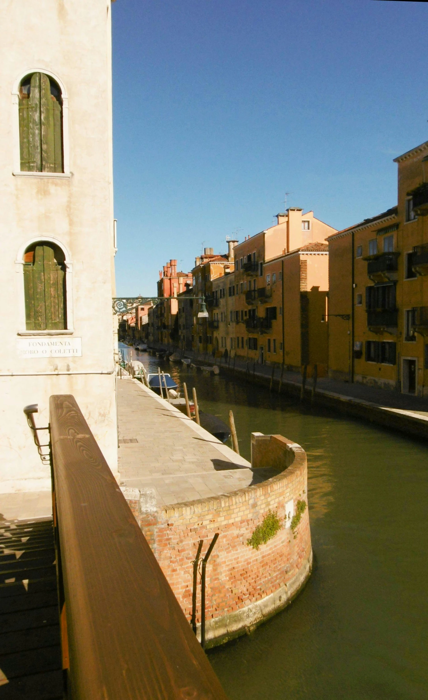 a bridge that crosses over the water near some buildings