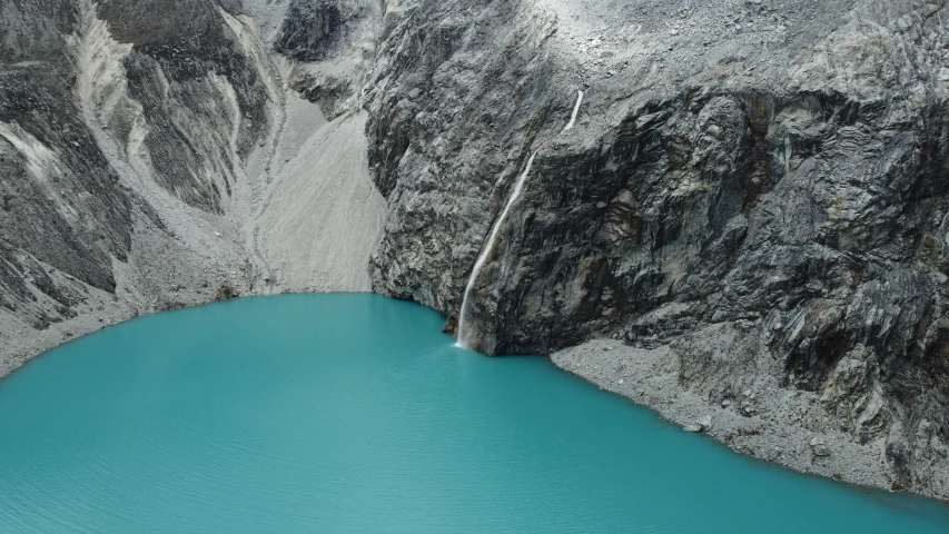 the blue water has some very high cliffs near it