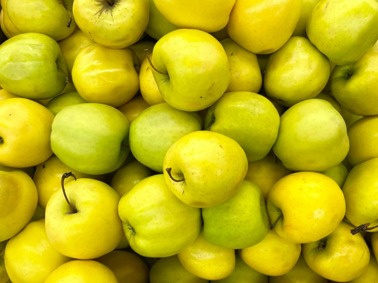 many green apples that are piled together