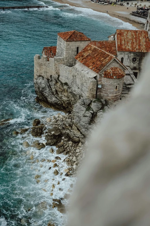 there is a building that is next to the water