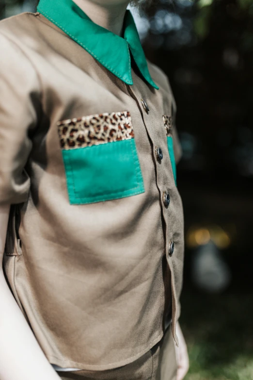 a person with a green and brown pocket