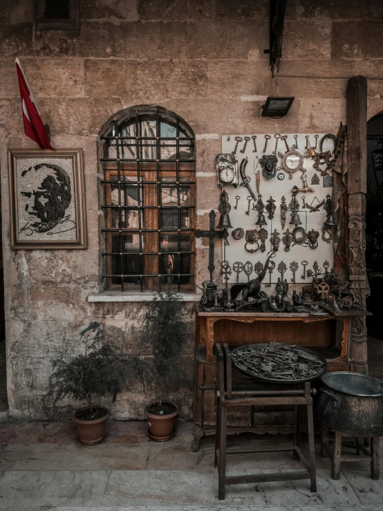 there are pots and pots sitting in front of a building