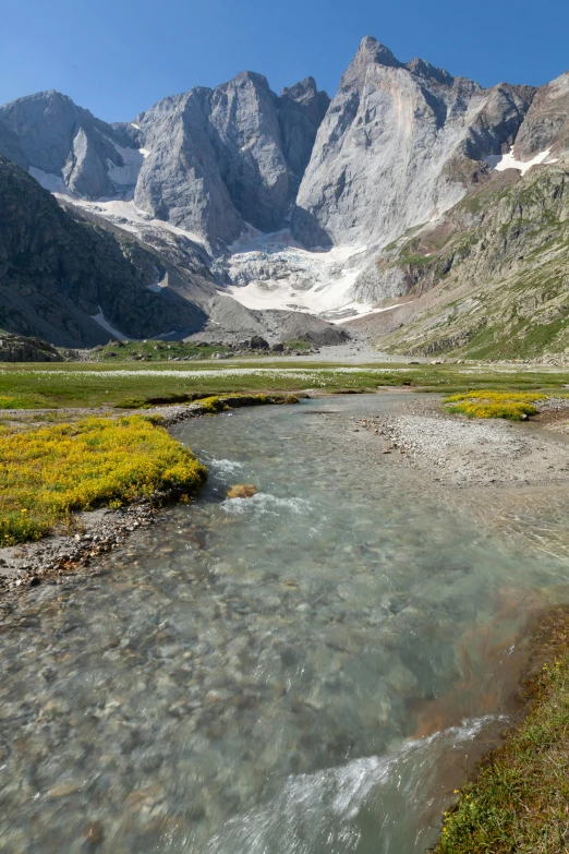 the mountain range is seen in this image