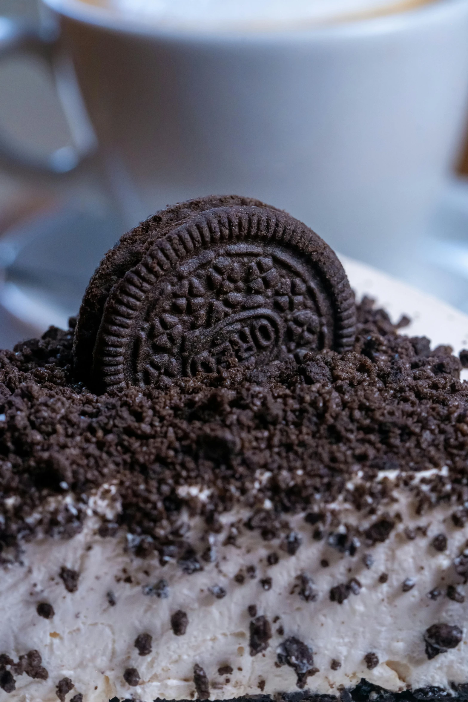 the cookie crust on top of the ice cream pie