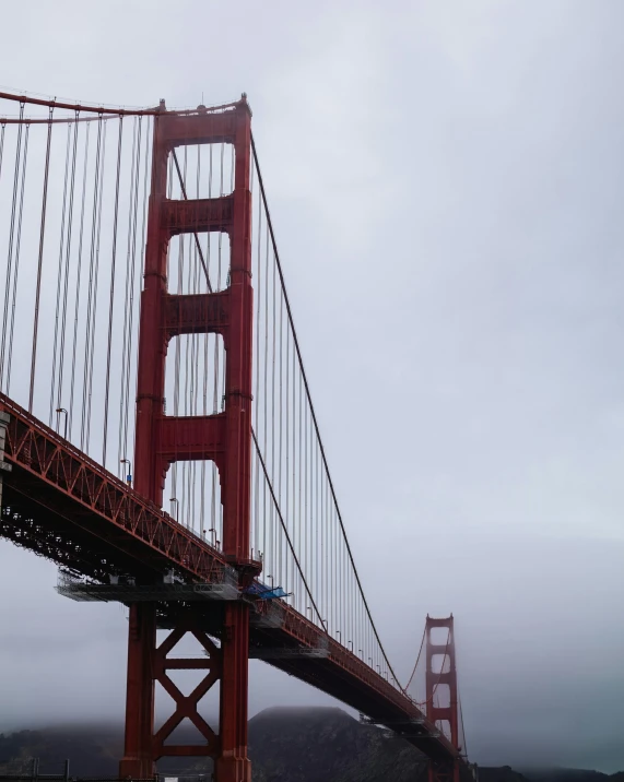 a picture of the golden gate bridge in san francisco, ca