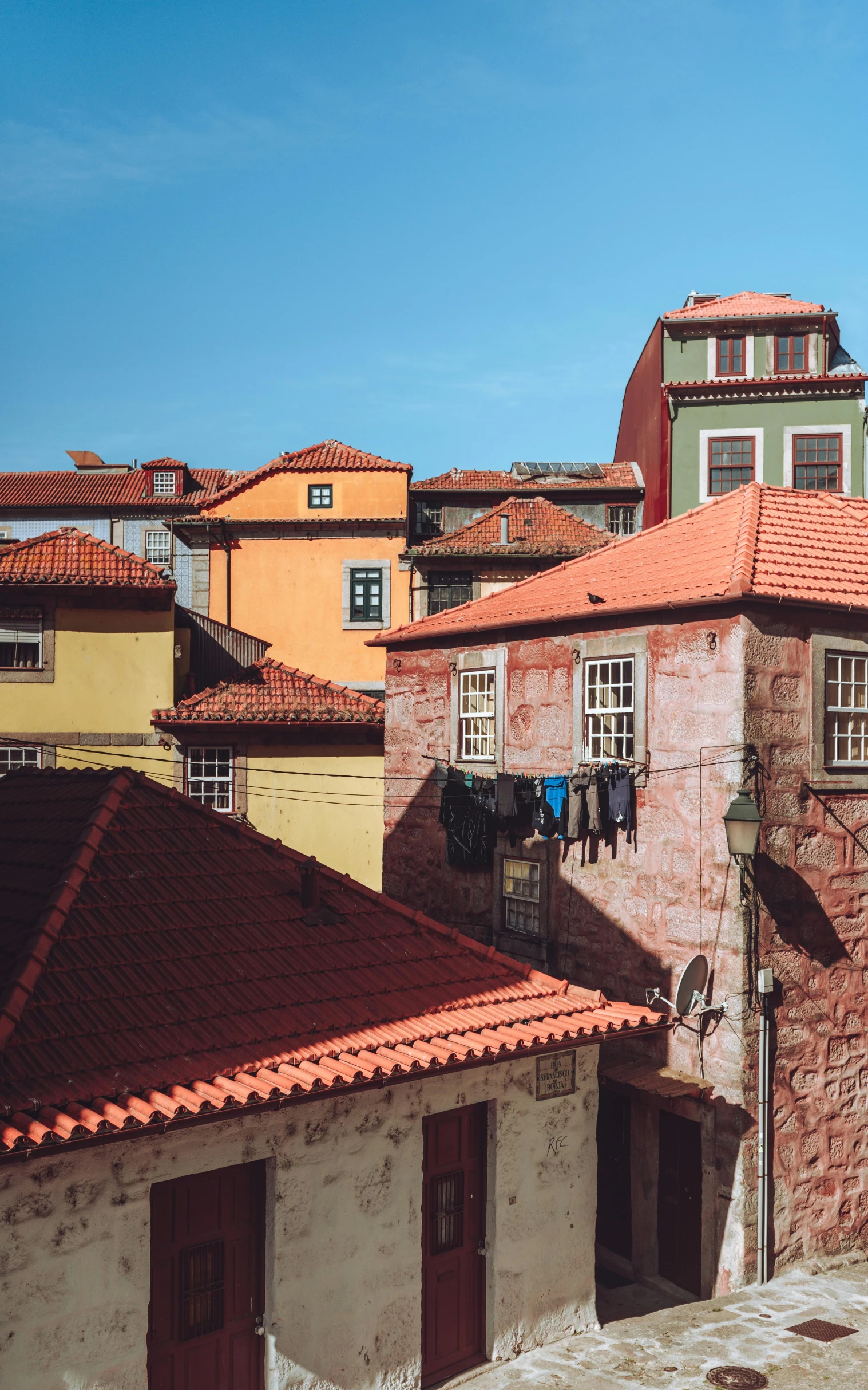 a building with red tiled roofs is in the middle of town