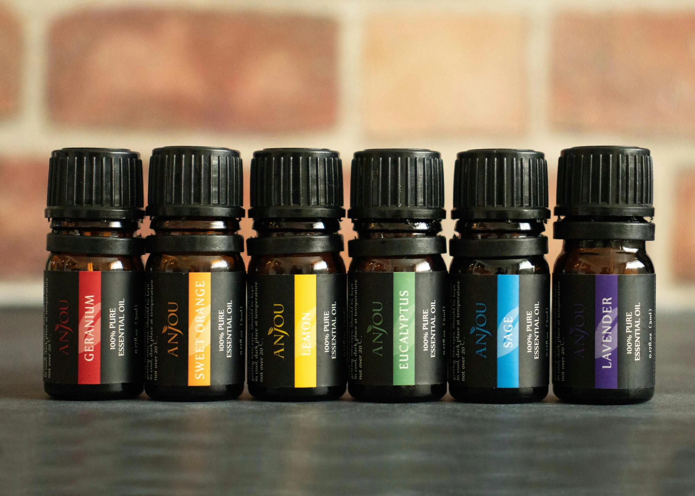 the essentials for a balanced aroma, such as an orange, vanilla, lemon and g