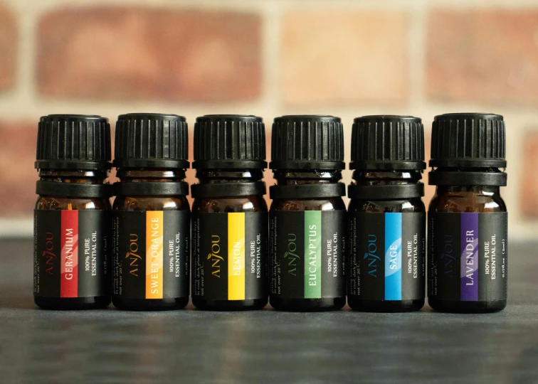the essentials for a balanced aroma, such as an orange, vanilla, lemon and g
