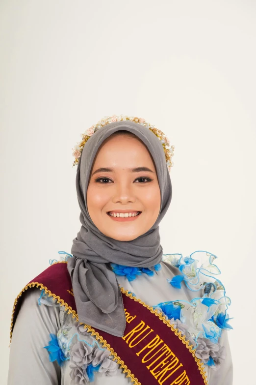 an attractive woman in a crown and shawl is posing for a po