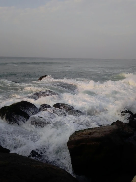 waves crashing against the rocks on the shore