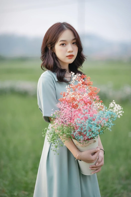 the woman is holding a bouquet of flowers