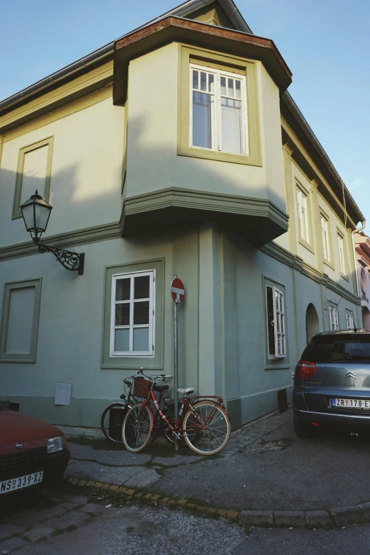 a big house that has some bikes out front