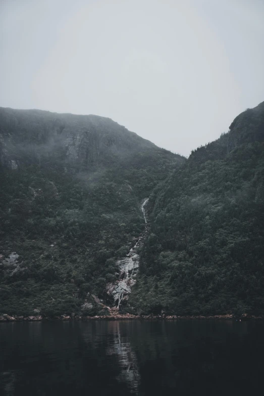 a lake that has some water near by