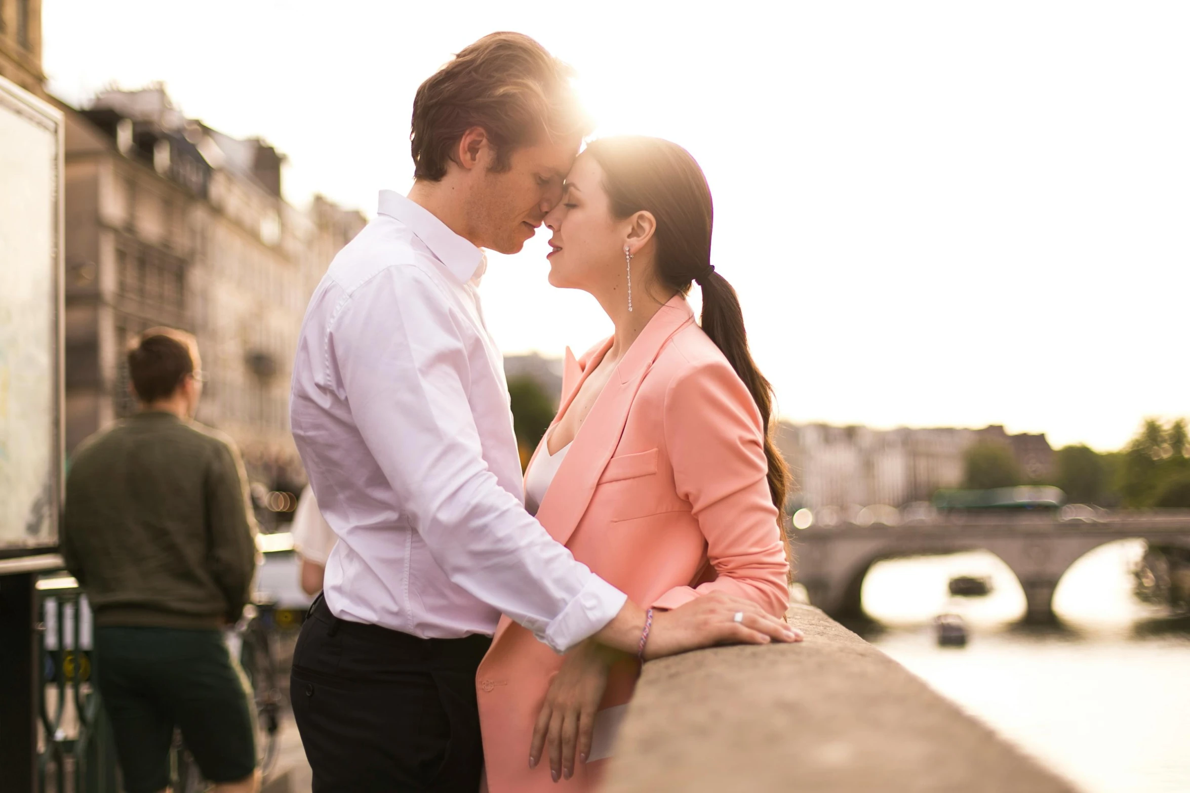 the couple are standing close to one another