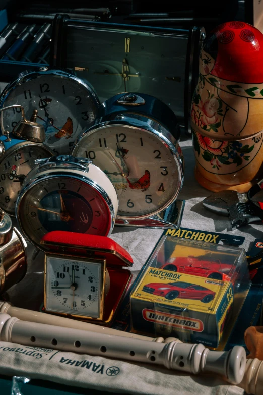 there is a bunch of different types of clocks that are on the table