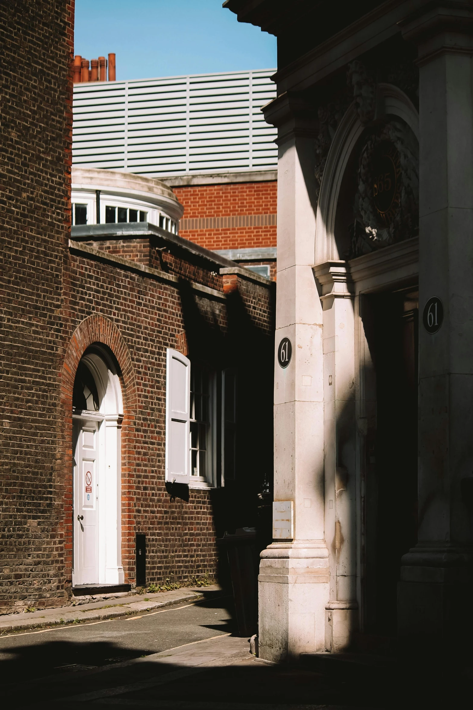 several buildings that are next to each other