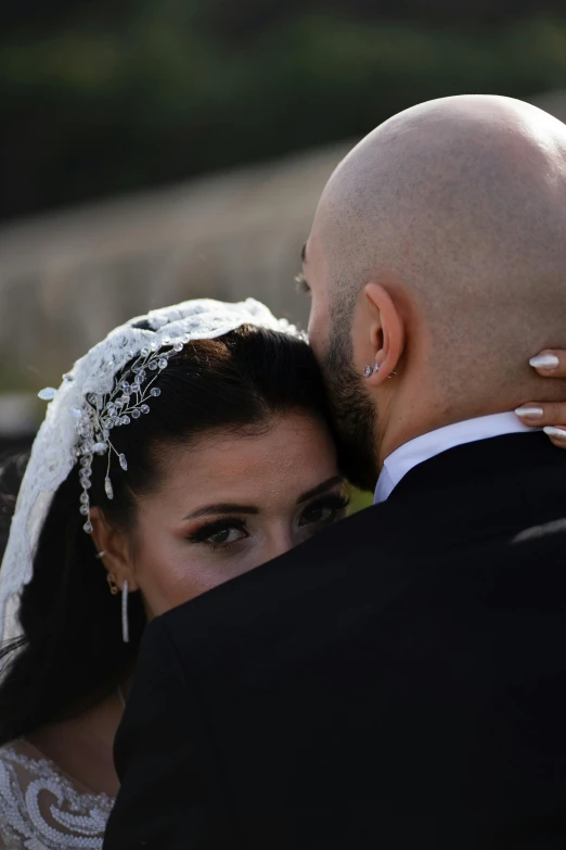 the bride and groom emce in an outdoor ceremony