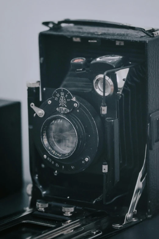 an old fashion camera, probably used in the 1950's