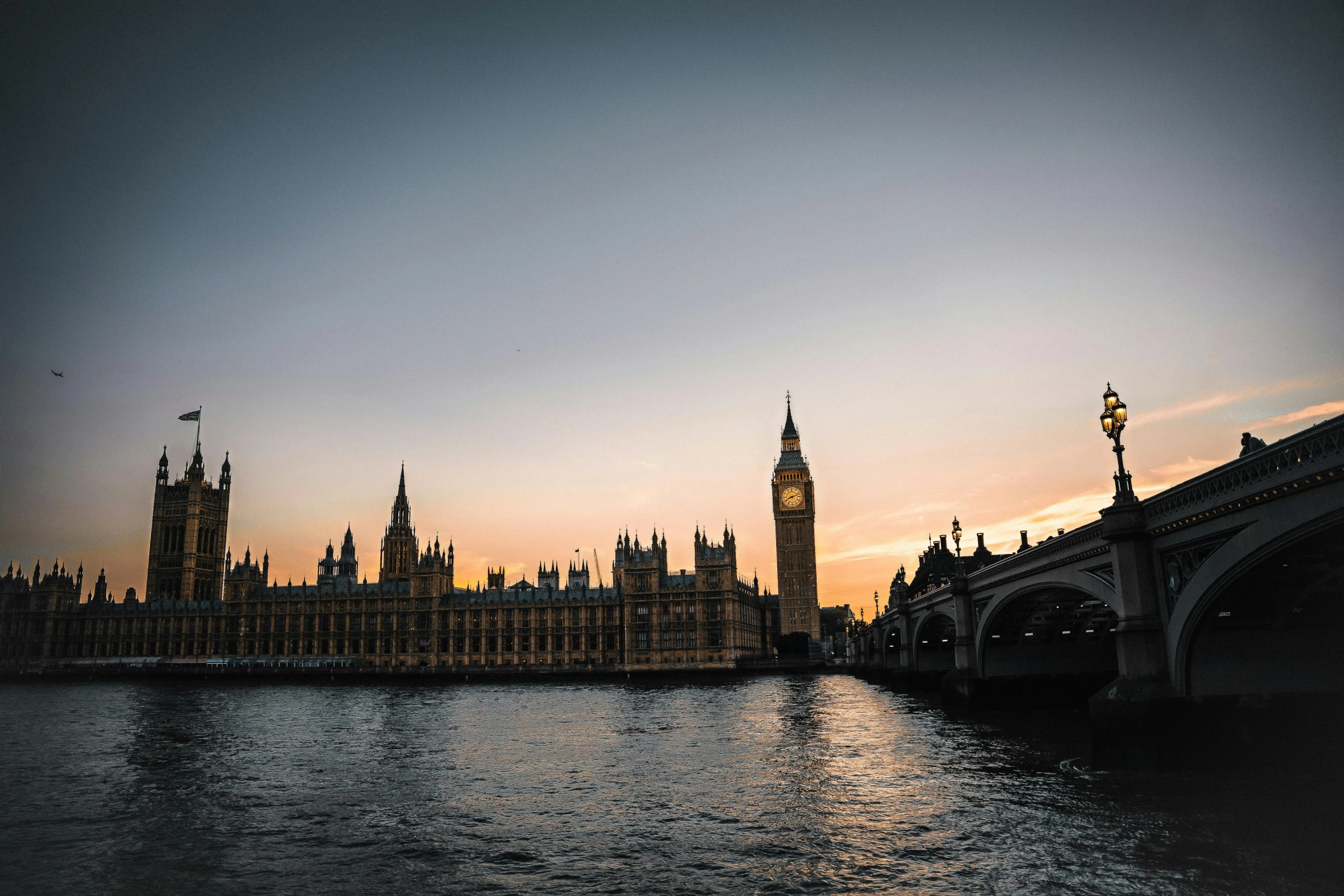 the skyline in london with large buildings overlooking the water