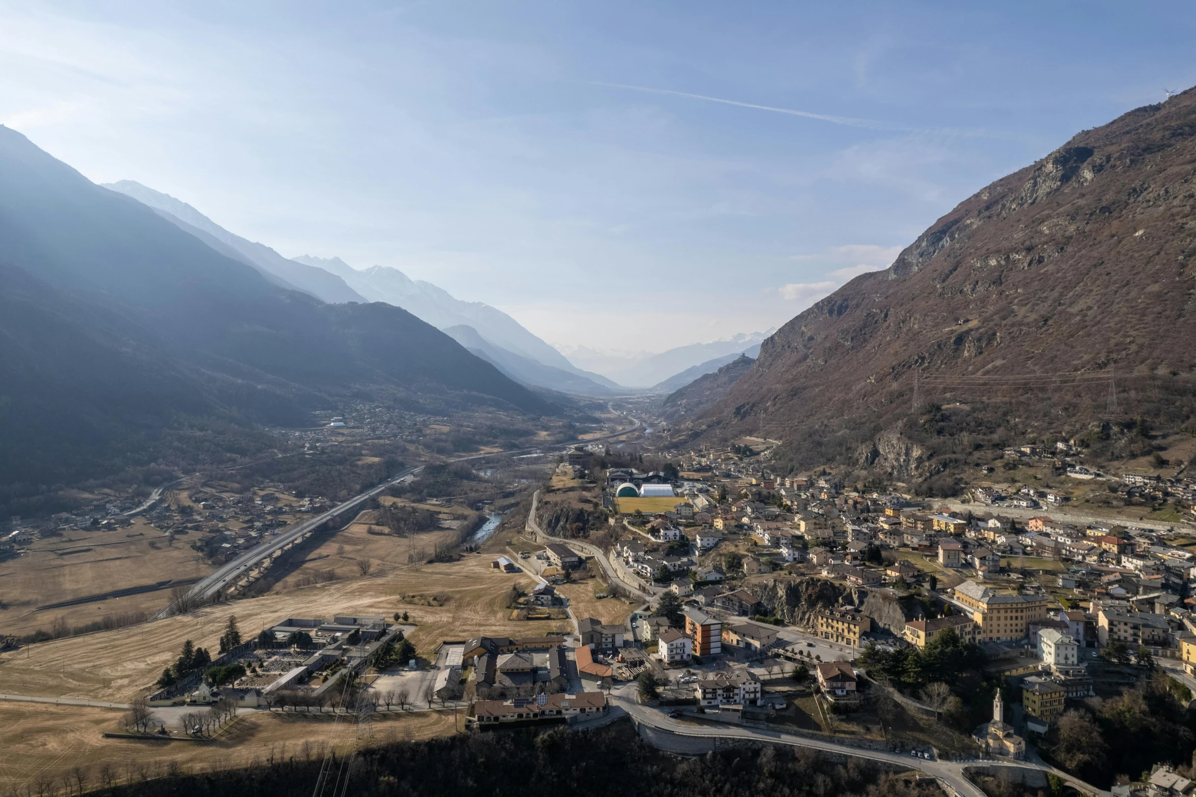 the town of lugaga in a valley near mountains