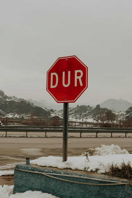 a stop sign with the word dur painted on it