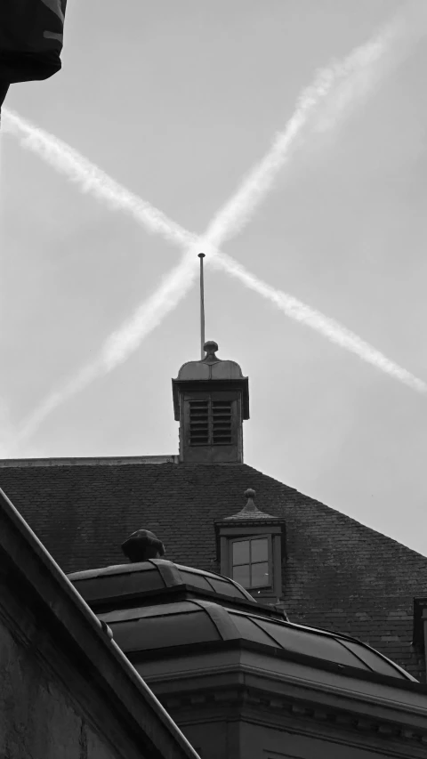 airplanes leaving the lines in a very pretty sky