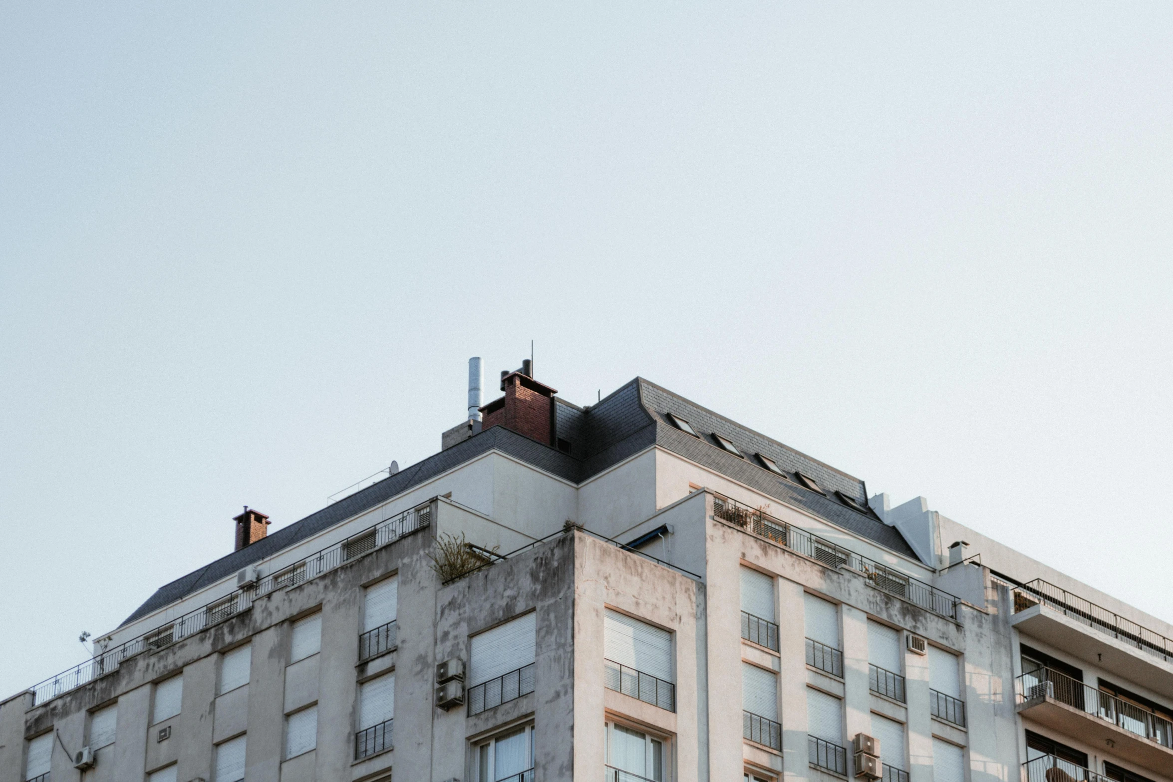 the corner of a building is very tall