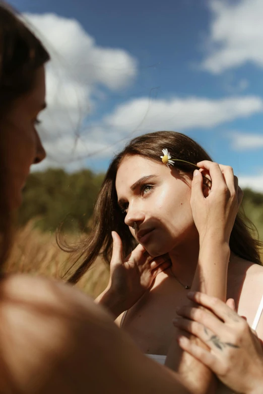 a woman is getting soing off of her hair