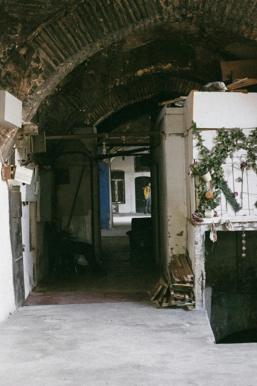 an old fashion room with an oval ceiling