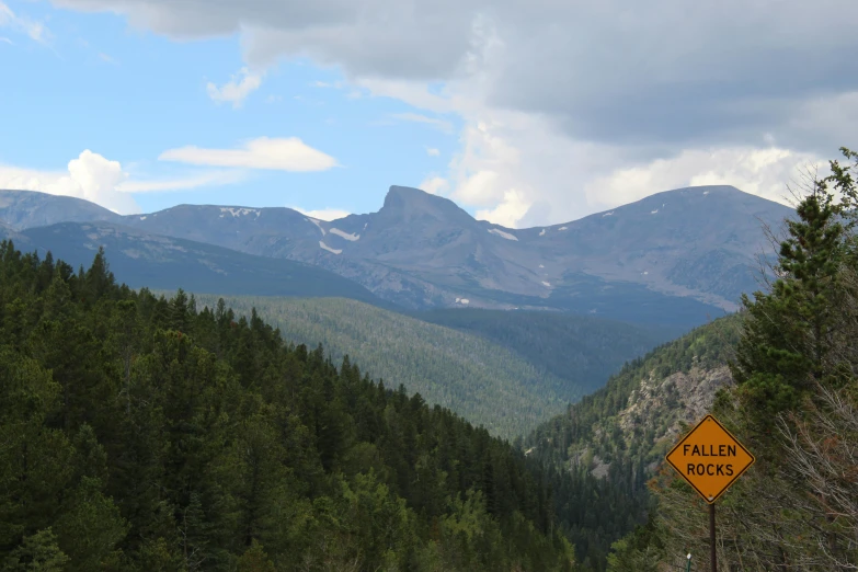 a yellow sign warning hikers to keep their pace