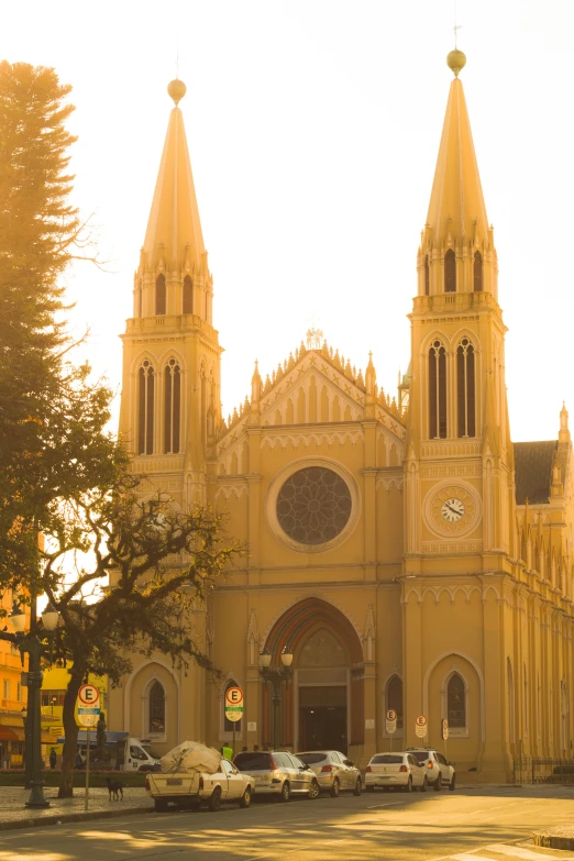 the cars are parked in front of the church