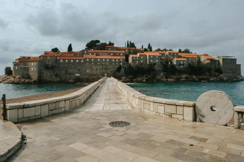 the walls and walkway that connects to the water