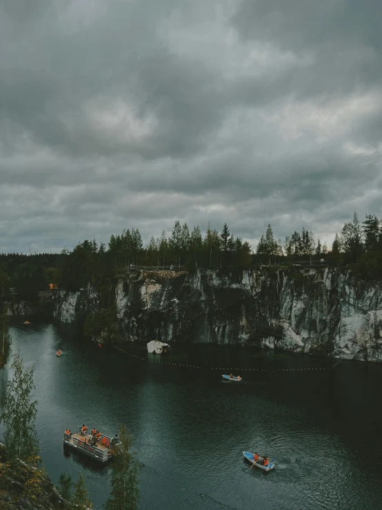 there are boats in the water at the shore