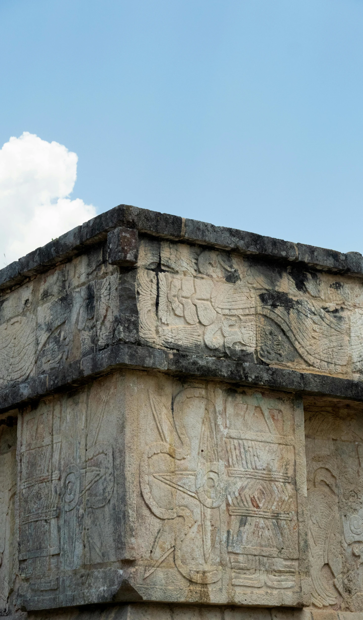 a statue is in front of a wall